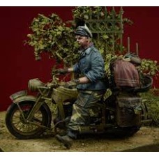 D-Day35082 HG Division Motorcycle Rider with accessories for motorcycle